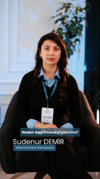 Sudenur Demir, gayrimenkul danışmanı, soruyu yanıtlarken